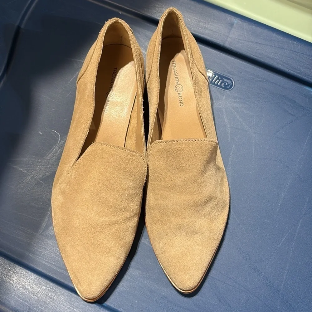 Treasure and Bond TBKAIYA-LEA cream suede pointed toe loafers